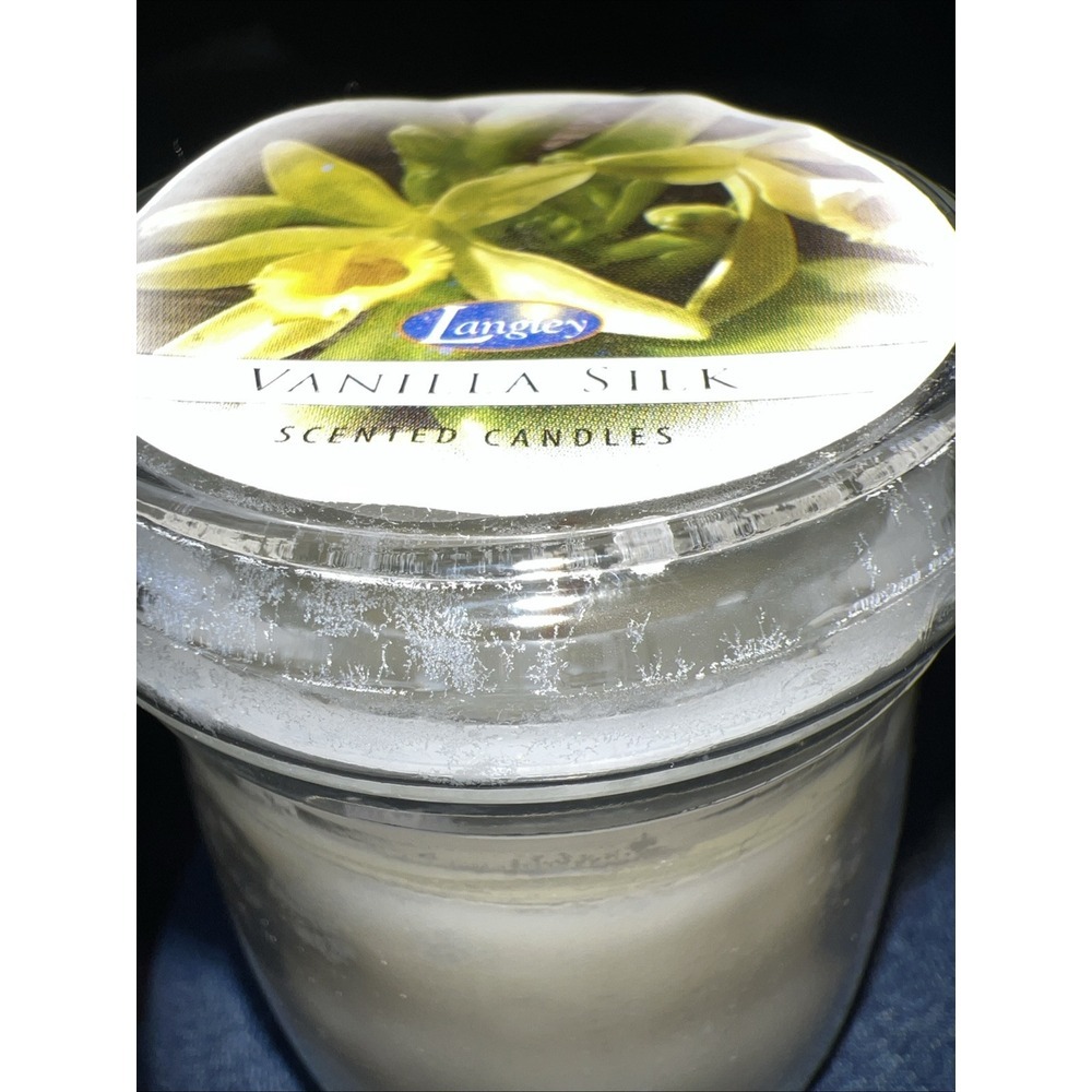 (NEW) Langley Candle Company 3.5 oz Scented Candle in a Jar Vanilla Silk